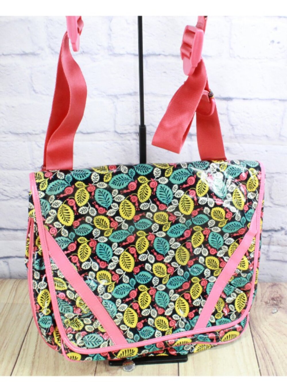 Vera Bradley Happy Frill Water Resistant Magnetic Closure Clutch Crossbody Purse